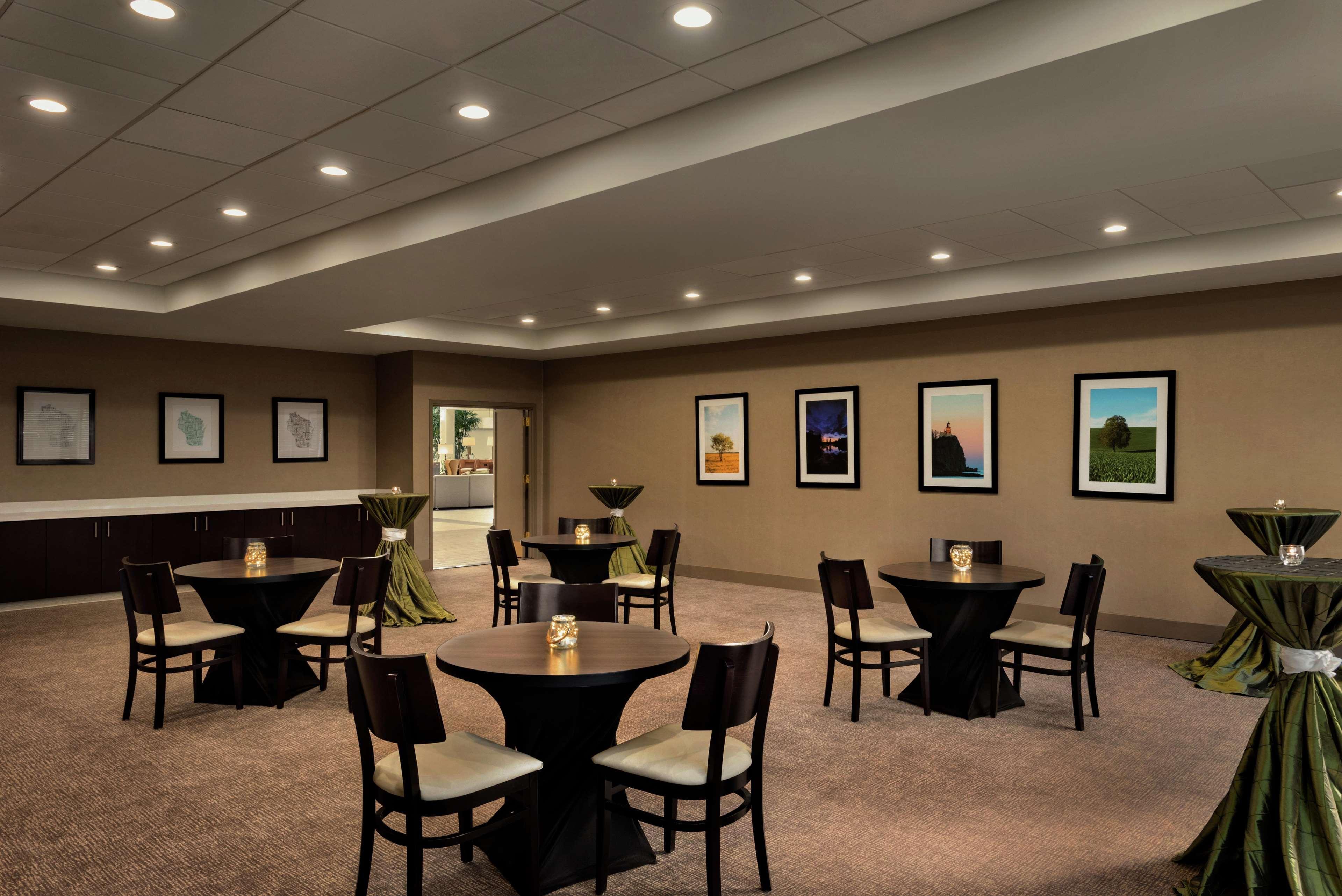 Embassy Suites By Hilton Milwaukee Брукфилд Экстерьер фото